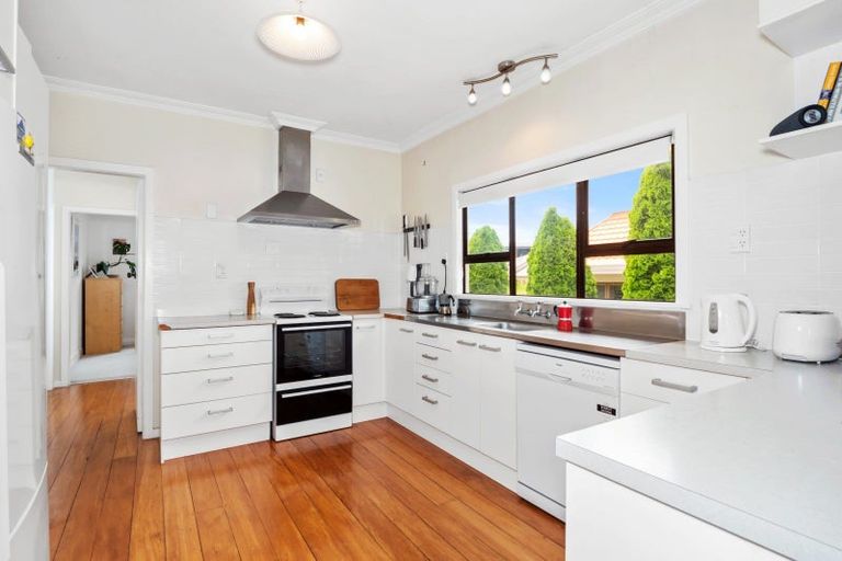 Photo of property in 58 Pitau Road, Mount Maunganui, 3116