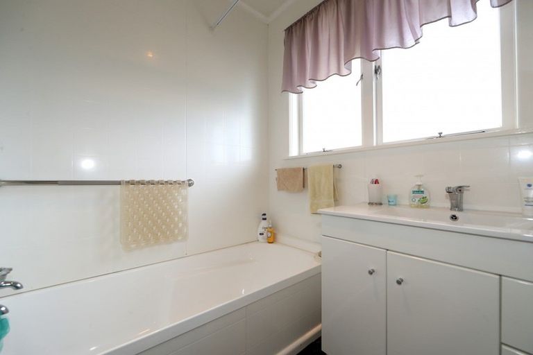 Photo of property in 90 Ferry Road, Clive, 4102