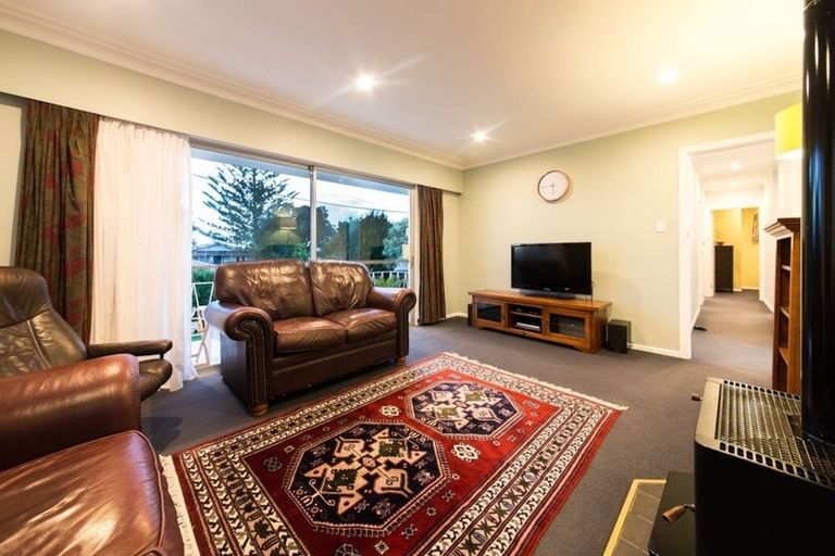 Photo of property in 1/6 Murray Road, Te Atatu Peninsula, Auckland, 0610