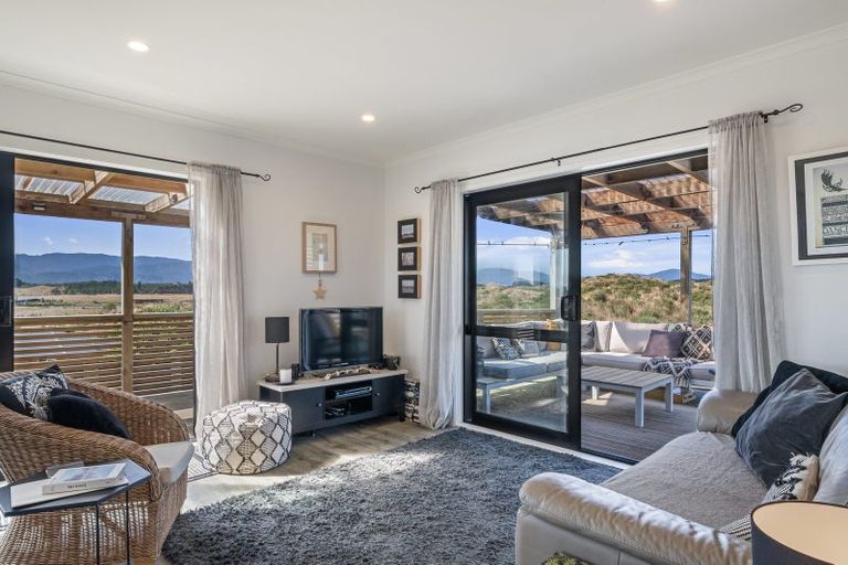 Photo of property in 125 Strathnaver Drive, Waikawa Beach, Levin, 5573