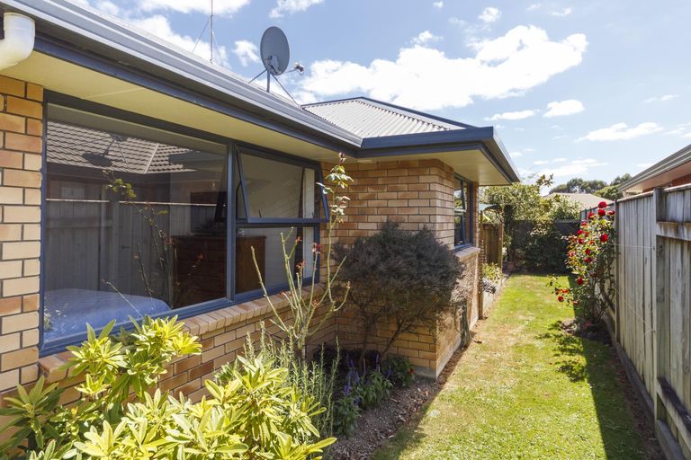 Photo of property in 99a Schnell Drive, Kelvin Grove, Palmerston North, 4414