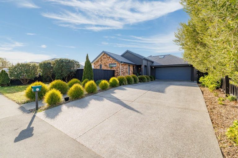 Photo of property in 24 Foresters Crescent, Parklands, Christchurch, 8083