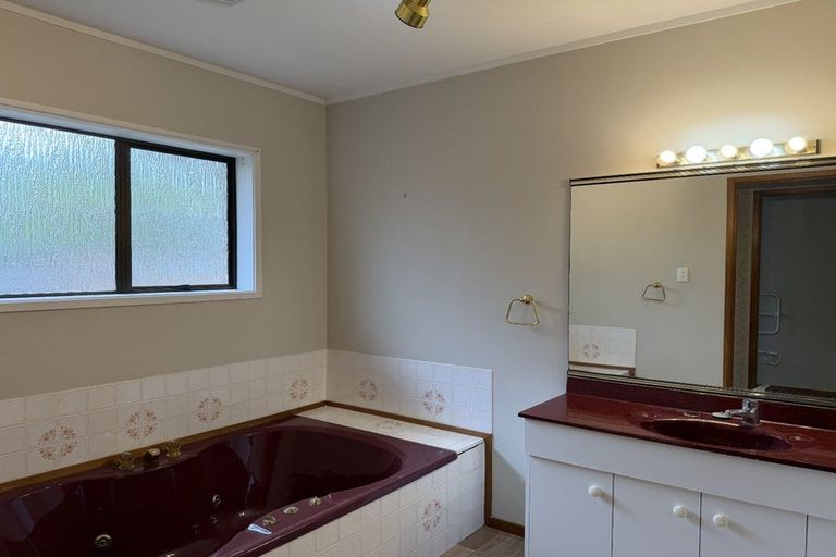 Photo of property in 10 Westpark Drive, West Harbour, Auckland, 0618