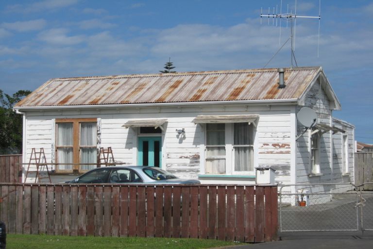 Photo of property in 10 Tongariro Street, Castlecliff, Whanganui, 4501