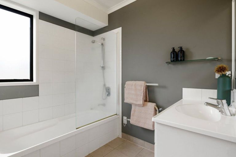 Photo of property in 12 Miers Glade, Rototuna North, Hamilton, 3210