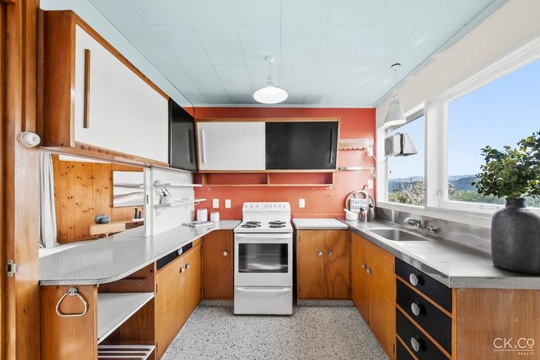 Photo of property in 49 Pokohiwi Road, Normandale, Lower Hutt, 5010