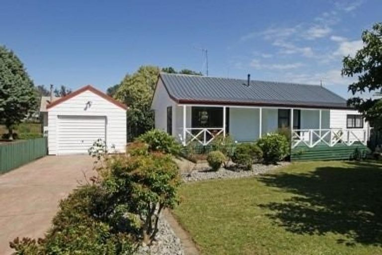 Photo of property in 43 Gilbass Avenue, Hamilton Lake, Hamilton, 3204