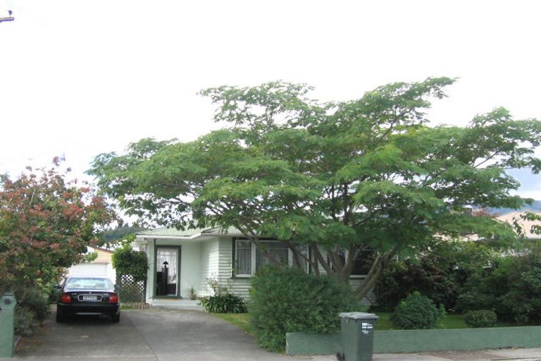 Photo of property in 16 Totara Park Road, Clouston Park, Upper Hutt, 5018