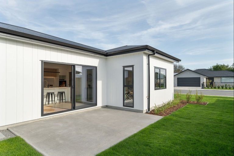 Photo of property in 8 Kakariki Crescent, Carterton, 5713