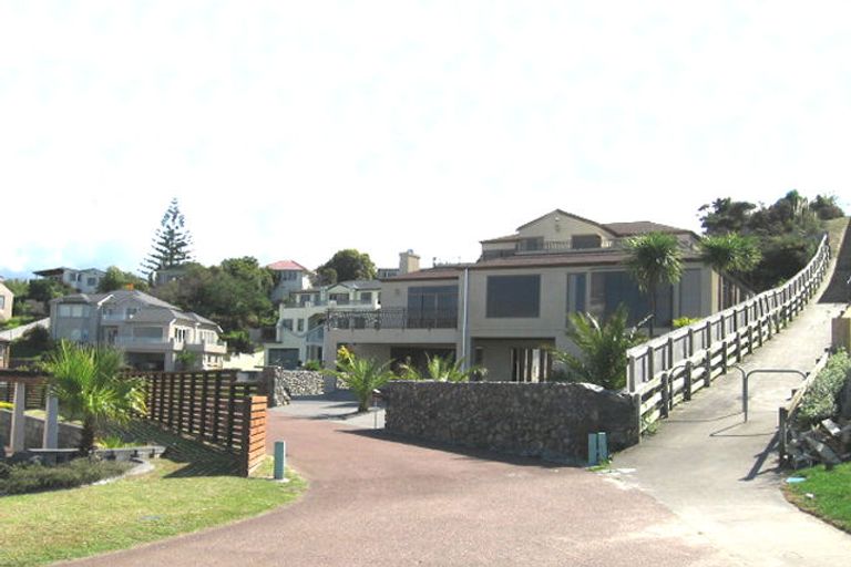 Photo of property in 93 Penguin Drive, Murrays Bay, Auckland, 0630