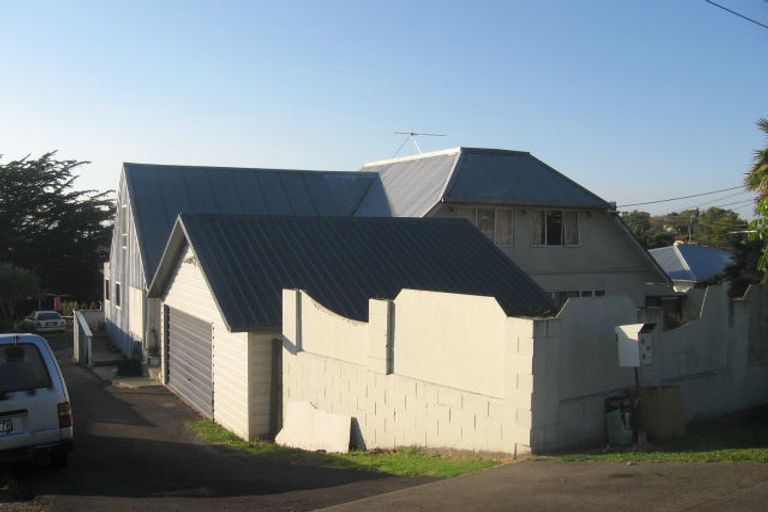 Photo of property in 1/549 Glenfield Road, Glenfield, Auckland, 0629