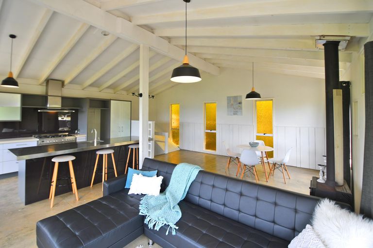 Photo of property in 17 Wonderview Road, Leigh, 0985