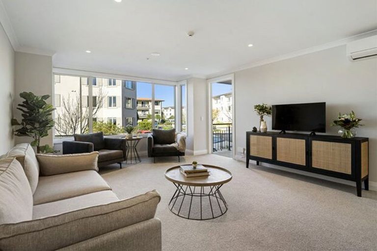 Photo of property in 98b/30 Ambassador Glade, Orewa, 0931