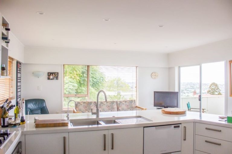 Photo of property in 13 Colin Wild Place, Glenfield, Auckland, 0629
