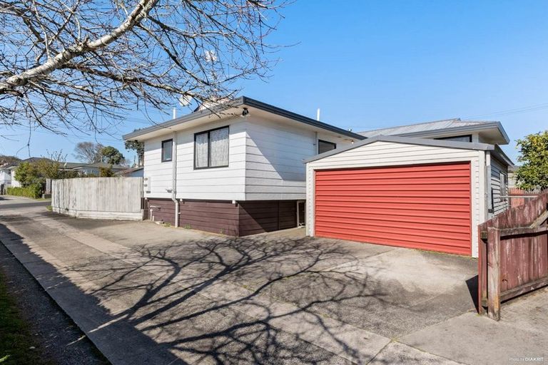 Photo of property in 2/8 View Road, Papakura, 2110