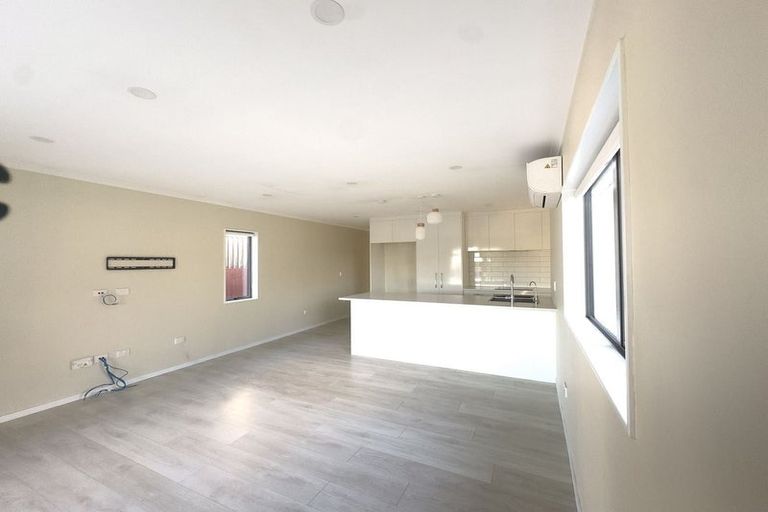 Photo of property in 7 Stockton Place, Glendene, Auckland, 0602