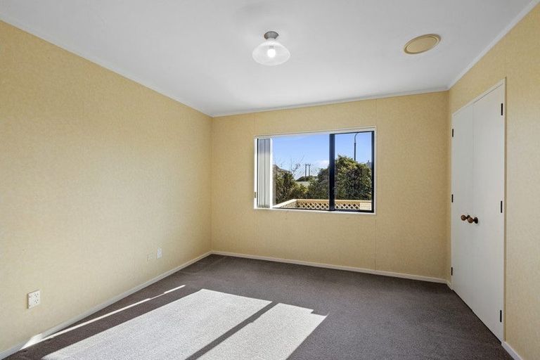 Photo of property in 7 Larsen Place, Merrilands, New Plymouth, 4312