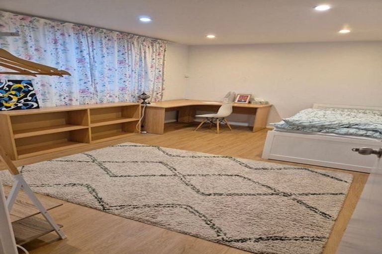 Photo of property in 55 Allington Road, Massey, Auckland, 0614