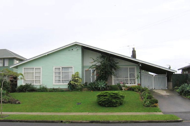 Photo of property in 63 Tiraumea Drive, Pakuranga, Auckland, 2010