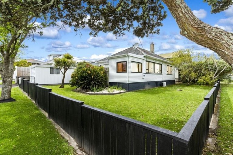 Photo of property in 2/7 Egremont Street, Belmont, Auckland, 0622