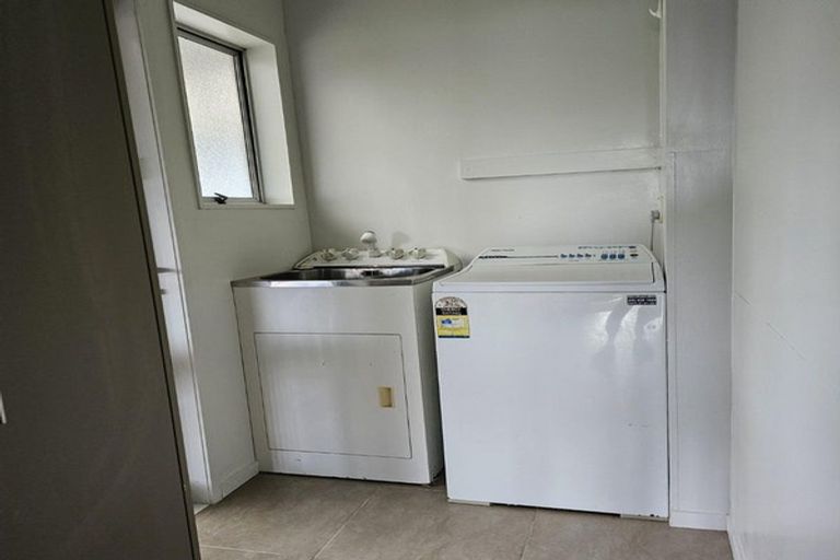 Photo of property in 20 Hindmarsh Street, Henderson, Auckland, 0612