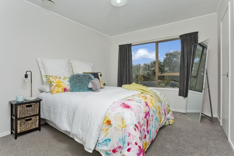 Photo of property in 1/24 Reynolds Place, Torbay, Auckland, 0630