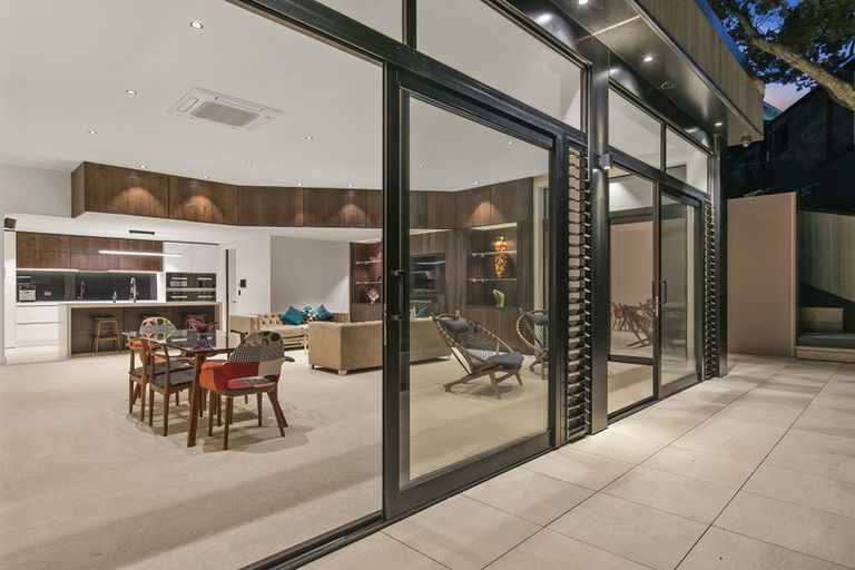 Photo of property in 218a Lake Road, Hauraki, Auckland, 0622