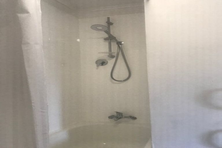 Photo of property in 72c Black Rock Road, Newlands, Wellington, 6037