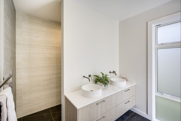 Photo of property in 18 Rich Rise, Havelock North, 4130