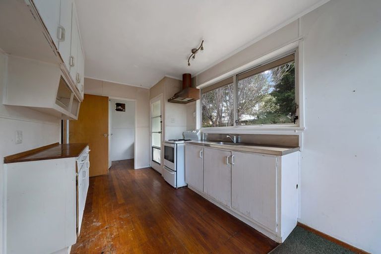 Photo of property in 13 Halcombe Place, Green Bay, Auckland, 0604