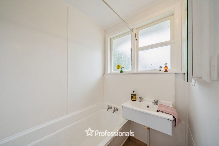 Photo of property in 54 Bird Grove, Stokes Valley, Lower Hutt, 5019