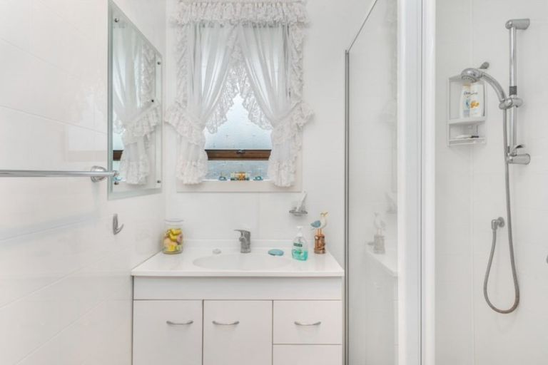 Photo of property in 17 Pryce Place, Silverdale, Hamilton, 3216