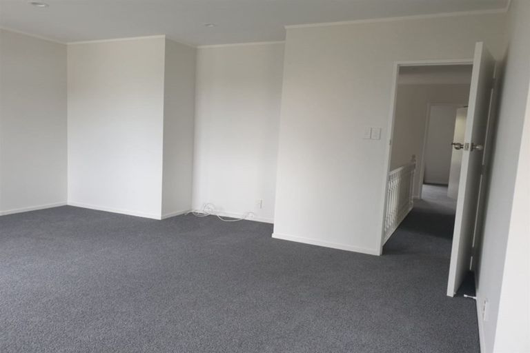 Photo of property in 73 Ravenwood Drive, Forrest Hill, Auckland, 0620