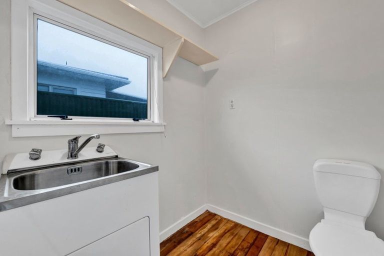 Photo of property in 5 Truby King Street, Merrilands, New Plymouth, 4312