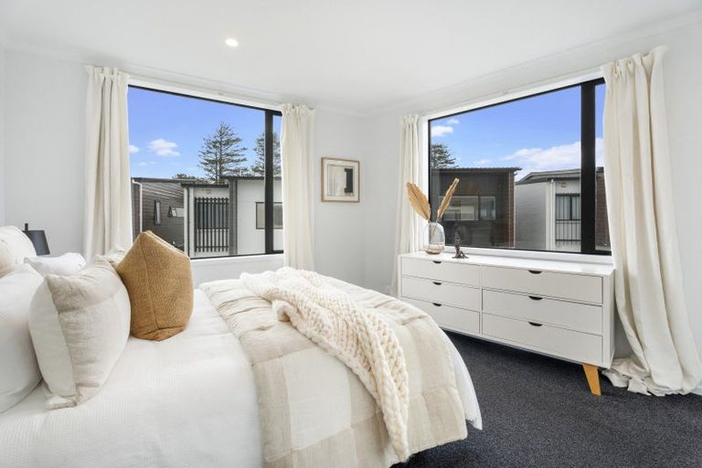 Photo of property in 24 Frank Gill Road, Hobsonville, Auckland, 0616