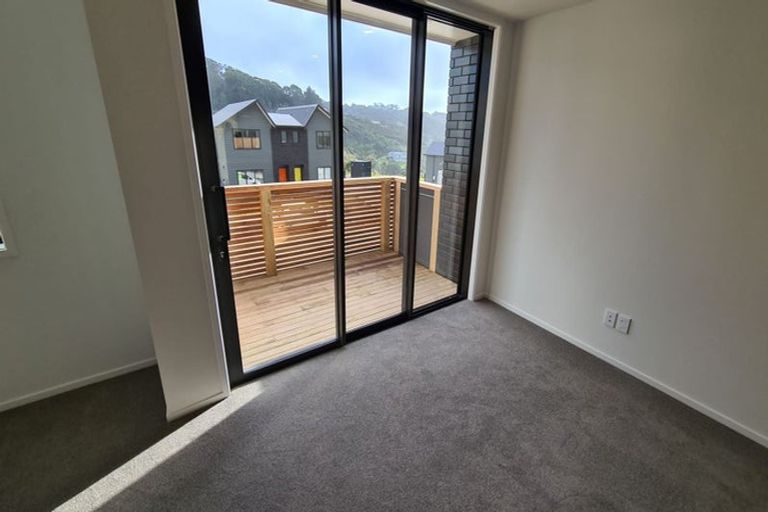 Photo of property in 21 Holystone Road, Whitby, Porirua, 5024