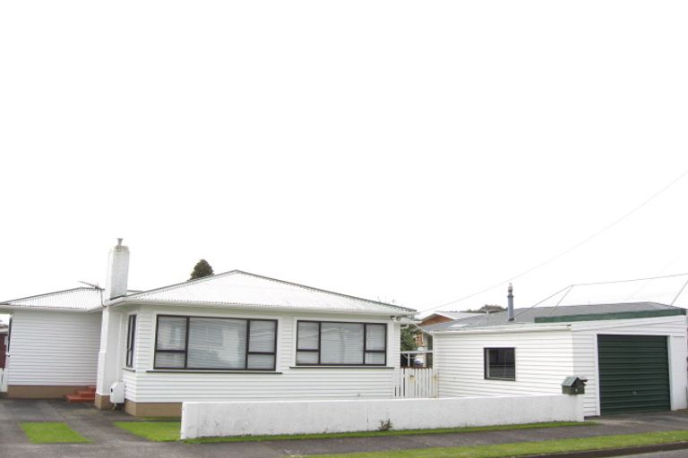 Photo of property in 6 Margaret Place, Merrilands, New Plymouth, 4312