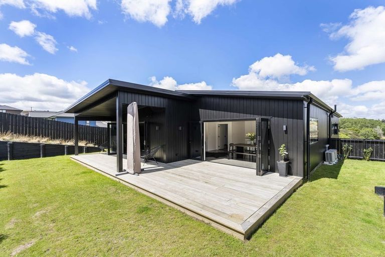 Photo of property in 28 Leathem Crescent, Pokeno, 2402