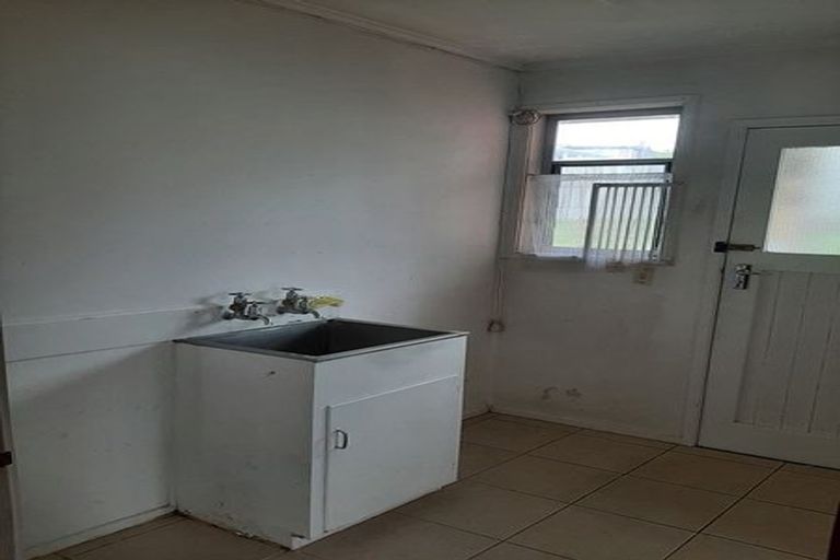 Photo of property in 33 Kaikoura Street, Henderson, Auckland, 0612