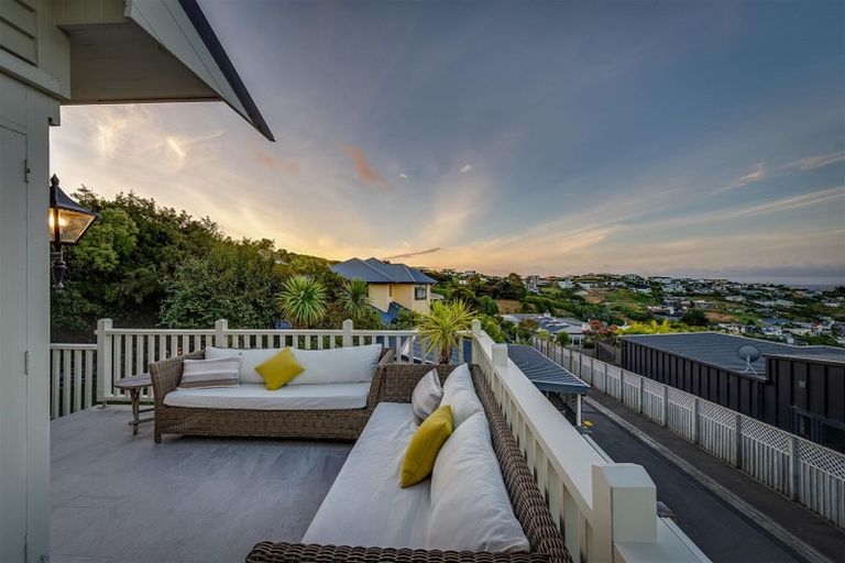 Photo of property in 108 Moncks Spur Road, Redcliffs, Christchurch, 8081