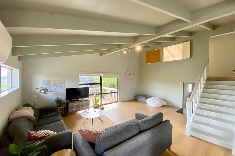 Photo of property in 1/42 Pokapu Street, Titirangi, Auckland, 0600