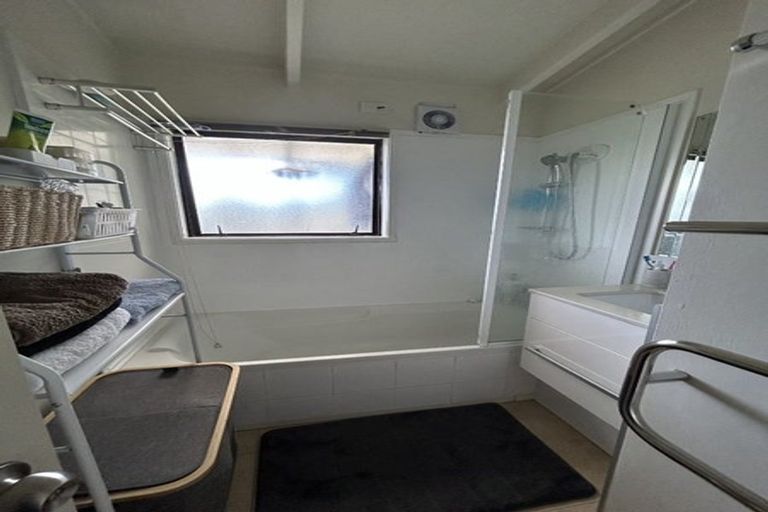 Photo of property in 3a Universal Drive, Henderson, Auckland, 0610