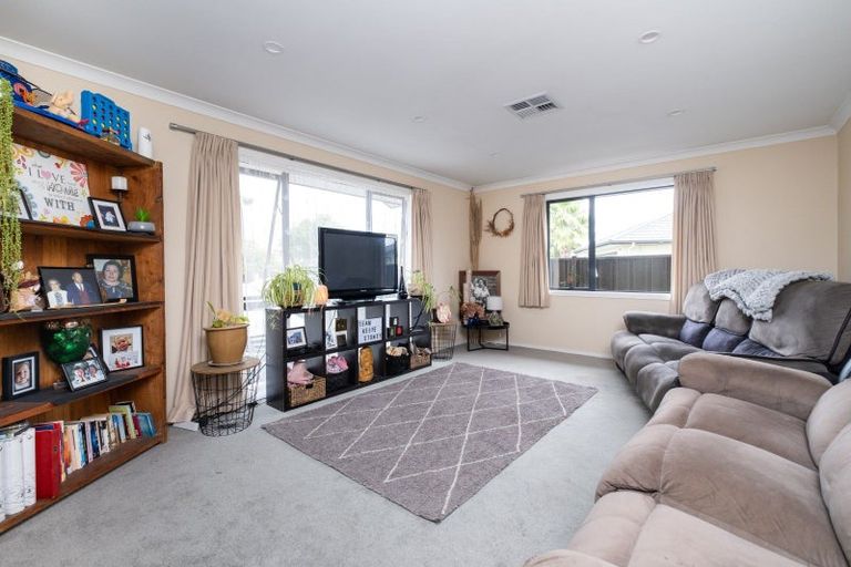 Photo of property in 12 Delta Mews Place, Clive, 4102