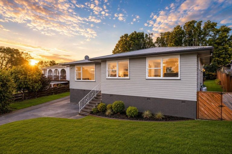 Photo of property in 9 Grimshaw Place, Henderson, Auckland, 0612