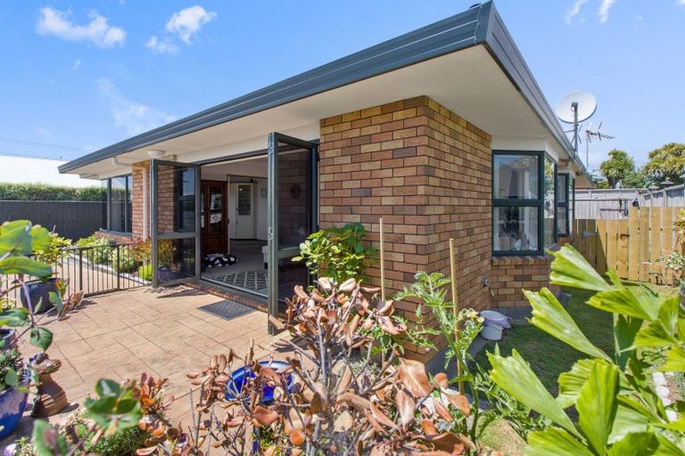 Photo of property in 1/18 Karamu Street, Te Atatu Peninsula, Auckland, 0610
