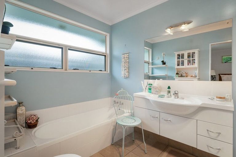 Photo of property in 16 Macmillan Street, Katikati, 3129