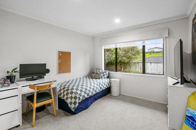 Photo of property in 11 Montrose Place, Highlands Park, New Plymouth, 4312