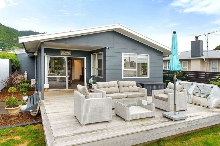 Photo of property in 7 Graham Grove, Waikanae, 5036