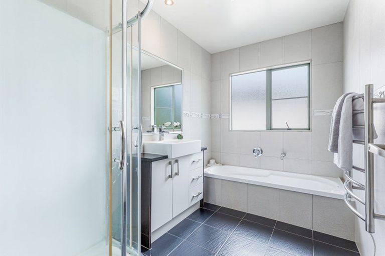 Photo of property in 12 Kunzea Place, Greenhithe, Auckland, 0632