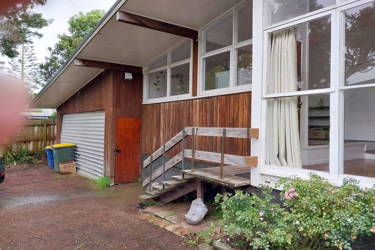 Photo of property in 23 Arosa Place, Forrest Hill, Auckland, 0620